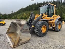 Volvo L90F Wheel Loader w/ Bucket and Pallet Forks – Low