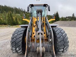 Volvo L90F Wheel Loader w/ Bucket and Pallet Forks – Low