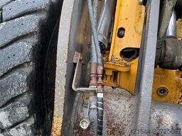 Volvo L90F Wheel Loader w/ Bucket and Pallet Forks – Low