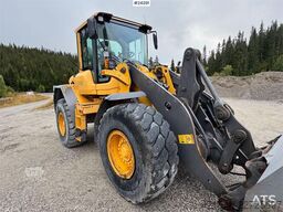 Volvo L90F Wheel Loader w/ Bucket and Pallet Forks – Low