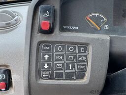 Volvo L90F Wheel Loader w/ Bucket and Pallet Forks – Low
