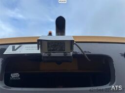 Volvo L90F Wheel Loader w/ Bucket and Pallet Forks – Low
