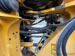 Volvo L90F Wheel Loader w/ Bucket and Pallet Forks – Low
