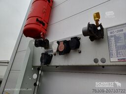 Schmitz Cargobull Curtainsider Standard Staplerhalterung Getränke