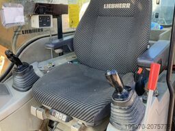 Liebherr R906 LC Litronic with two buckets