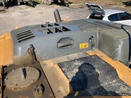 Liebherr R906 LC Litronic with two buckets