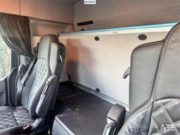 Mercedes-Benz Arocs 3253 tridem hook truck