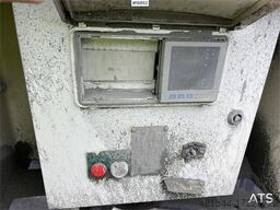Metso Lokotrack LT220D crusher w/ screen, box and belt
