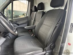 Mercedes-Benz 211