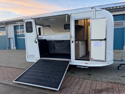 Dickenherr 2-Pferdeanhänger mit Wohnabteil