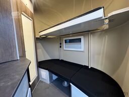 Dickenherr 2-Pferdeanhänger mit Wohnabteil