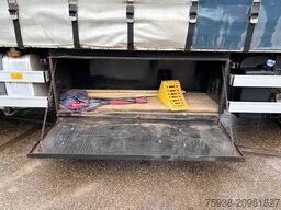 DAF CF 75.250 4x2 WITH CURTAINSIDE BOX & LOADING PL...