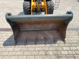 LIEBHERR L506 COMPACT G8 Radlader 4IN1-Schaufel u. Gabel