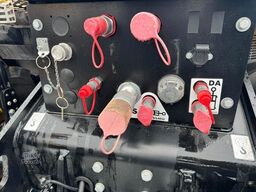 JCB Hydradig / Skid-Steer-Aufnahme / nur 375h / 2024