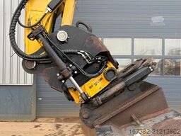 Komatsu PC240LC-10 Engcon and 3 x bucket