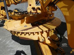 Volvo G946B AWD