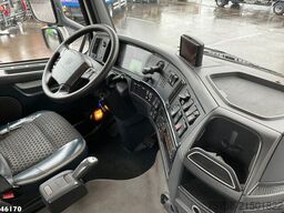 Volvo FH 420 8x4 HMF 22 Tonmeter laadkraan