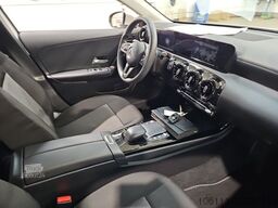 MERCEDES-BENZ A 200 Automatik Navigation Komfort-Fahrwerk