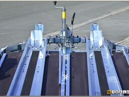 Debon RM2 Zweimotorradanhänger Einzelabsenkung