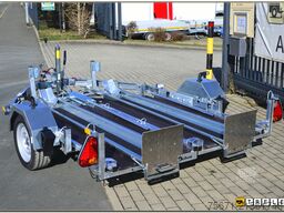 Debon RM2 Zweimotorradanhänger Einzelabsenkung