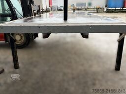 Krone Plattform 7,82m mit Steckrungen mittig