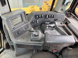Caterpillar D8T