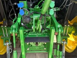 John Deere 5075E