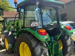 John Deere 5075E