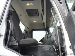 Mercedes-Benz Arocs 2633 flatbed truck / Crane FASSI