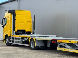 VOLVO FH mit Anhänger für 6 PKW