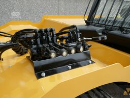 Caterpillar TH360B Welding Tractor