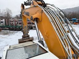 LIEBHERR R 946 LC Schnellwechsler 2x Löffel + Reißzahn