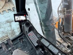 LIEBHERR R 946 LC Schnellwechsler 2x Löffel + Reißzahn