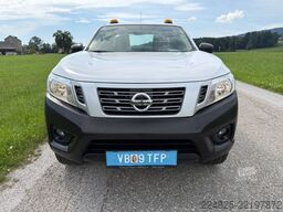NISSAN Navara NP300 Visia King Cab 4x4