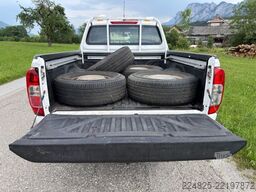 NISSAN Navara NP300 Visia King Cab 4x4