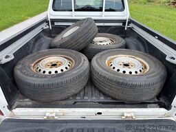 NISSAN Navara NP300 Visia King Cab 4x4