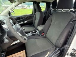 NISSAN Navara NP300 Visia King Cab 4x4