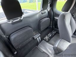 NISSAN Navara NP300 Visia King Cab 4x4