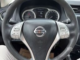 NISSAN Navara NP300 Visia King Cab 4x4