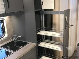 Hobby De Luxe 545 KMF Mod.2026 2000kg Garage