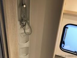 Hobby De Luxe 545 KMF Mod.2026 2000kg Garage