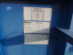 VAN HOOL 30' Kipchassis (hydaulik)