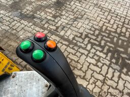 BOMAG BW100AD-5 mit Streuer / 2017 BJ / KAG