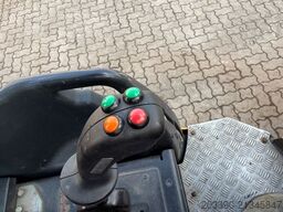 BOMAG BW100AD-5 mit Streuer / 2017 BJ / KAG