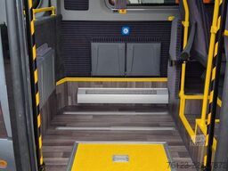 MERCEDES-BENZ Sprinter 517 Heckniederflur Vorlauffahrzeug