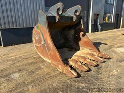 Verachtert HD bucket with teeth CW70 for 374F