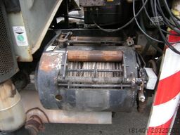 UNIMOG Unimog U1250 mit Kran