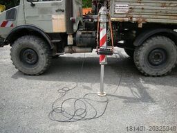 MERCEDES-BENZ Unimog U1250 mit Kran MKG 105