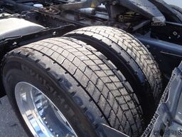 VOLVO FH460 verstellbare Sattelkupplung 2x Tank