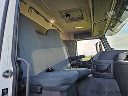 VOLVO FM 11.330 3 SEATS LIFT 290TKM